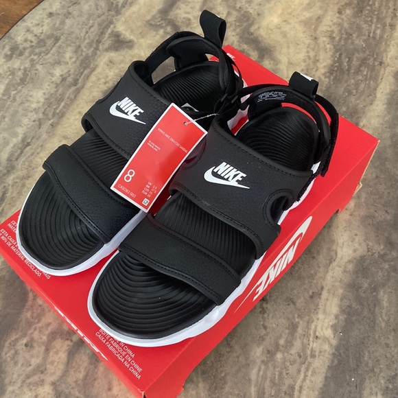 Nike sandals SOLD - Picture 2 of 3